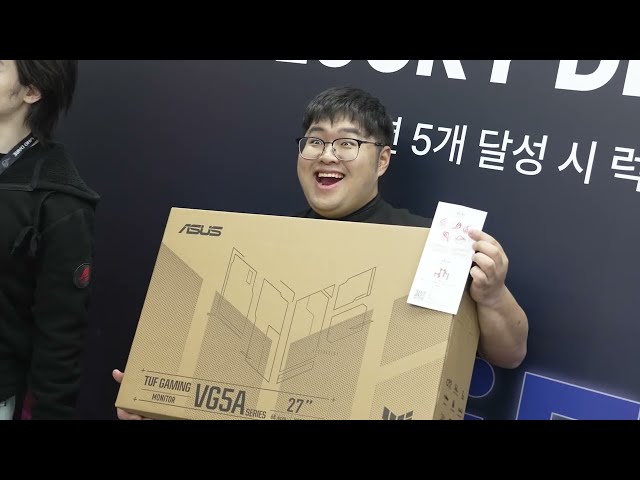 ASUS 25주년 기념 영상의 ASUS 로고와 모니터 제품 장면